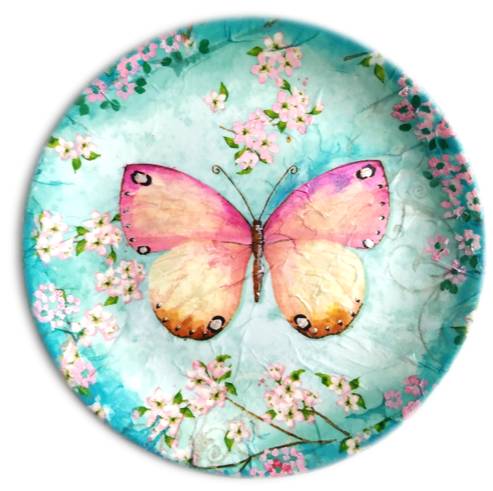 Here's a reason to smile - These ceramic wall plates for décor
